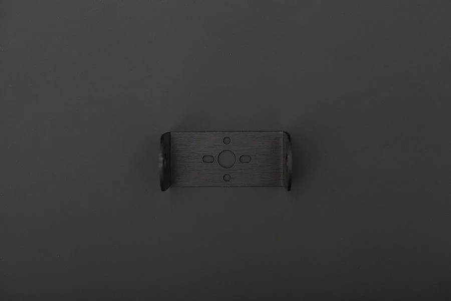 A short U-bracket [discontinued]