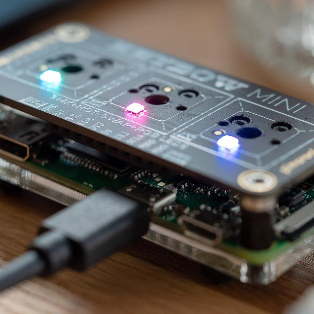 Keybow Kit (3-key) – Clicky keys - Image 3